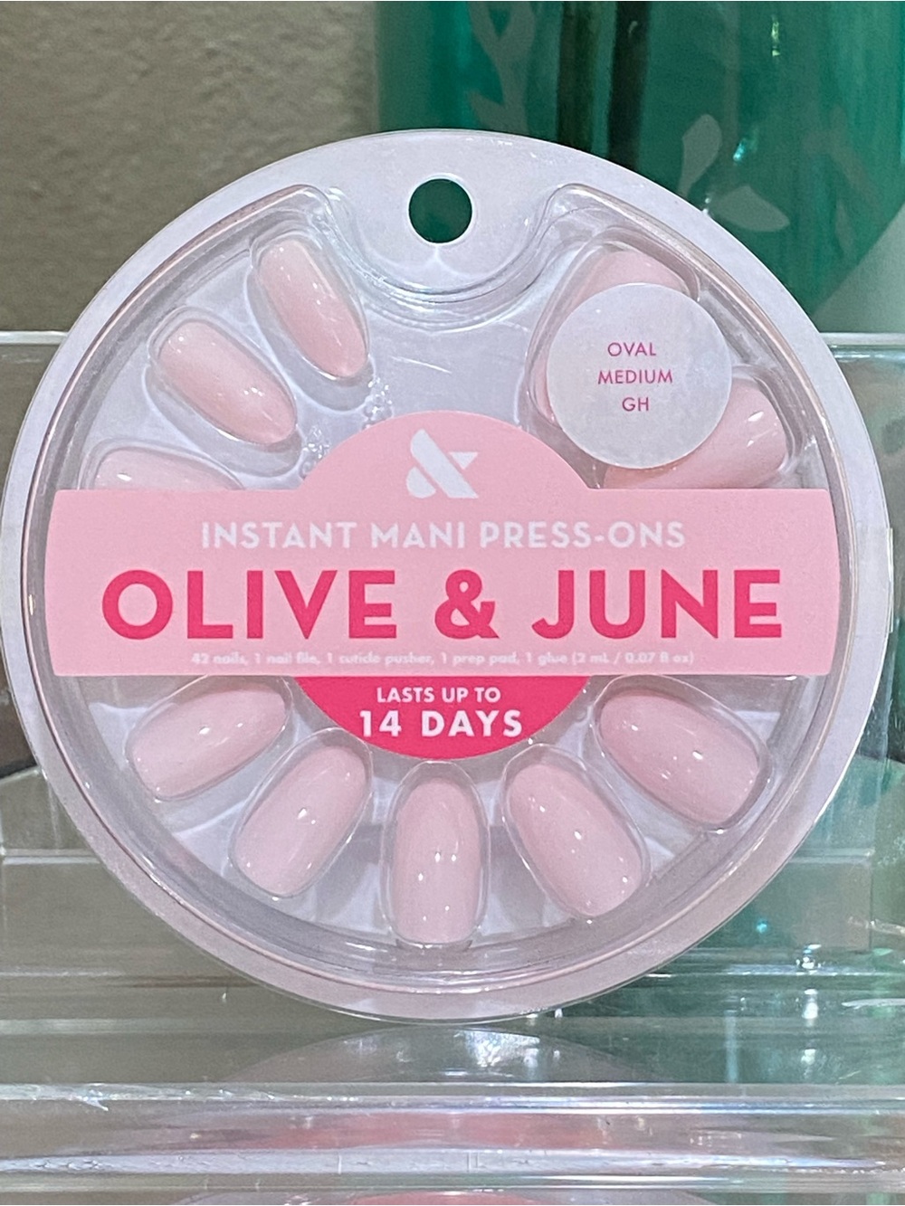 Olive & June Instant Mani Press-Ons in Soft Pink, Oval, Medium, new!
